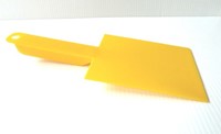 Plastskrapa gul med handtag